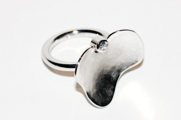 handgefertigter Damenring mit Zirkonia